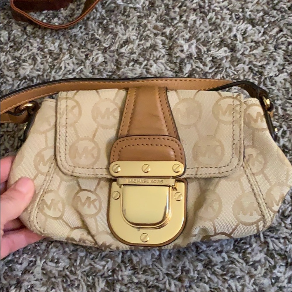 Michael kors crossbody